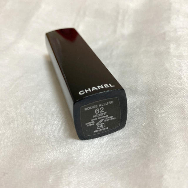 CHANEL(シャネル)のシャネル ルージュ アリュール ヴェルヴェット 62 リーブル コスメ/美容のベースメイク/化粧品(口紅)の商品写真