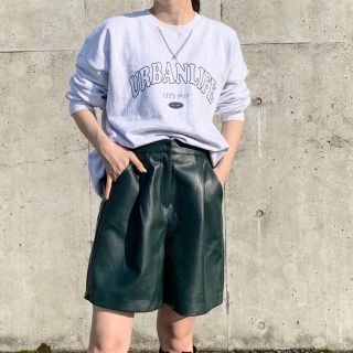 ディーホリック(dholic)のレザーワイダーハーフパンツ　Leather Wider Half Pants(カジュアルパンツ)