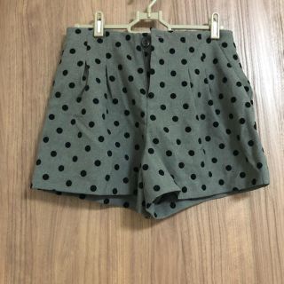 ジーユー(GU)のGUドット柄ショートパンツ新品未使用★(ショートパンツ)