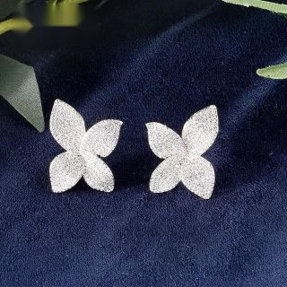 【新品】高品質AAAジルコニア♡キラキラパピヨンピアス&リボンネックレスシルバー(ピアス)