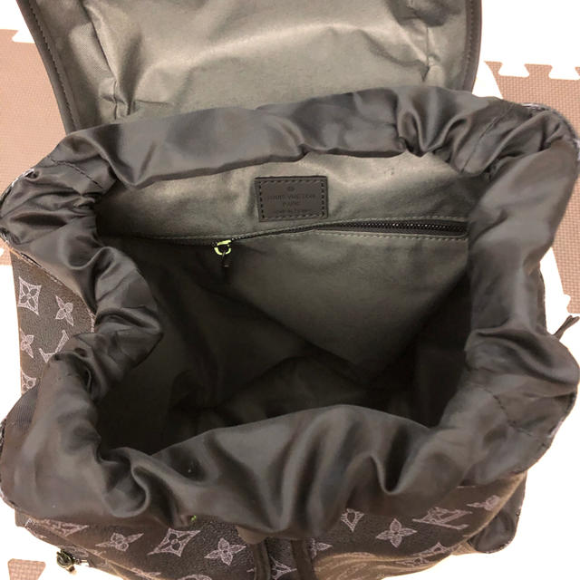 LOUIS VUITTON(ルイヴィトン)の新品 ルイヴィトン ディスカバリー バックパック 渋谷ポップアップ限定 メンズのバッグ(バッグパック/リュック)の商品写真