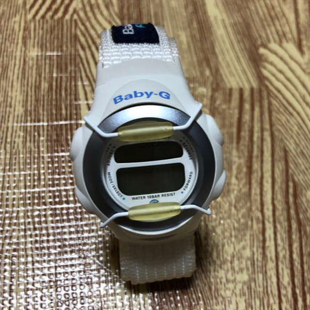 Baby-G(ベビージー)の☆最終価格　G-SHOCK ベイビーG  白 メンズの時計(腕時計(デジタル))の商品写真