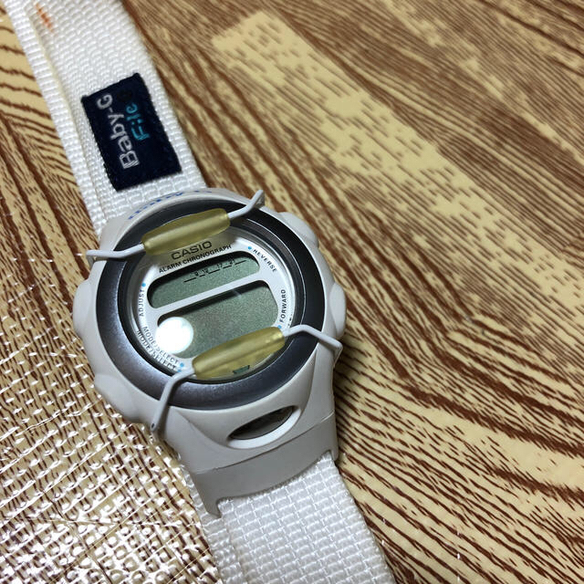 Baby-G(ベビージー)の☆最終価格　G-SHOCK ベイビーG  白 メンズの時計(腕時計(デジタル))の商品写真