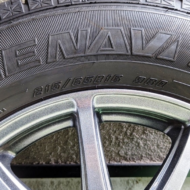 Goodyear(グッドイヤー)の【専用です】スタッドレスタイヤ 16インチのグッドイヤーICE_NAVI6 自動車/バイクの自動車(タイヤ)の商品写真