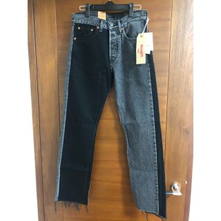 リーバイス(Levi's)の新品　vetements levi's リーバイス　バイカラー　デニム　28(デニム/ジーンズ)