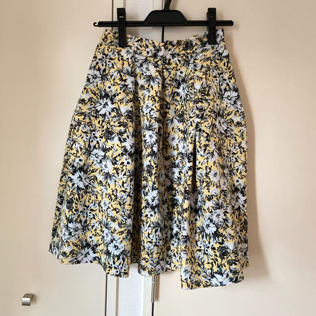 FRAY I.D(フレイアイディー)のFRAY ID ❤️フレアスカート 花柄スカート レディースのスカート(ひざ丈スカート)の商品写真