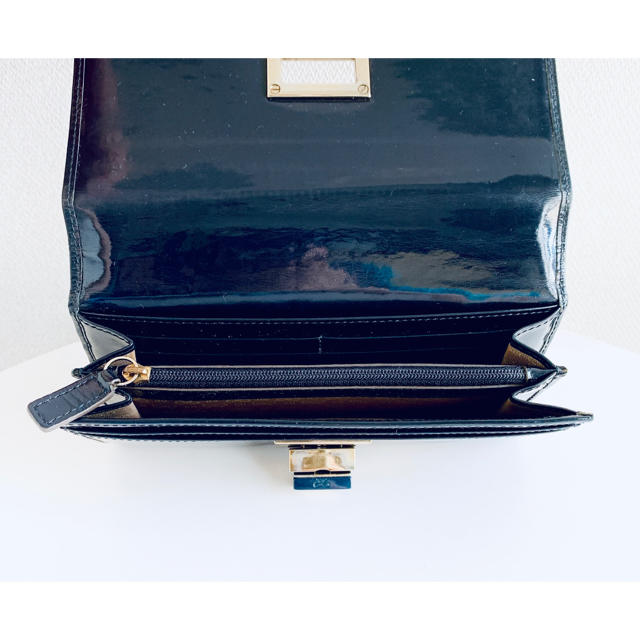 ANYA HINDMARCH(アニヤハインドマーチ)のアニヤハインドマーチ 長財布 ネイビー エナメル レディースのファッション小物(財布)の商品写真