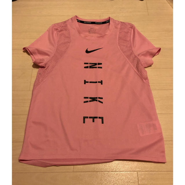NIKE(ナイキ)の⭐︎うめ様⭐︎ レディースのトップス(Tシャツ(半袖/袖なし))の商品写真