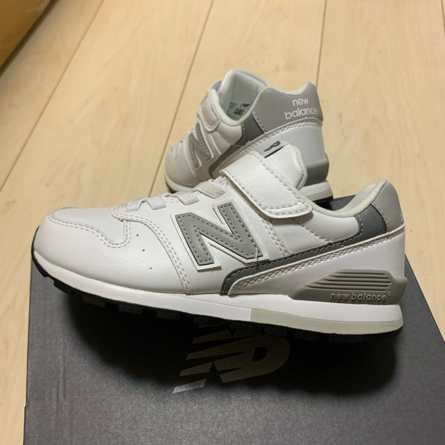 New Balance(ニューバランス)のYV996LWH 19.0 ニューバランス スニーカー キッズ/ベビー/マタニティのキッズ靴/シューズ(15cm~)(スニーカー)の商品写真