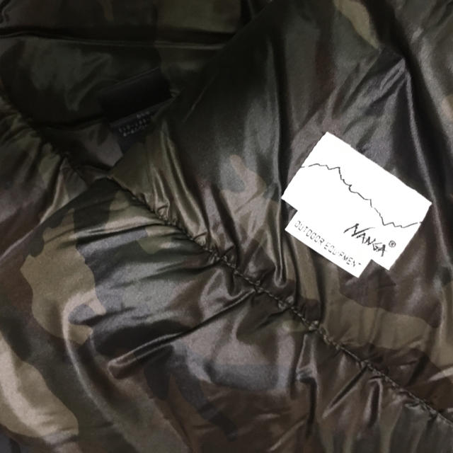 NANGA(ナンガ)のアーバンリサーチ  ナンガ　裏カモ　ダウンジャケット　オーロラ　サイズL 新品 メンズのジャケット/アウター(ダウンジャケット)の商品写真