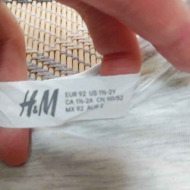 H&M(エイチアンドエム)のロンT　うさぎ　H＆M　長袖　カットソー キッズ/ベビー/マタニティのキッズ服女の子用(90cm~)(Tシャツ/カットソー)の商品写真