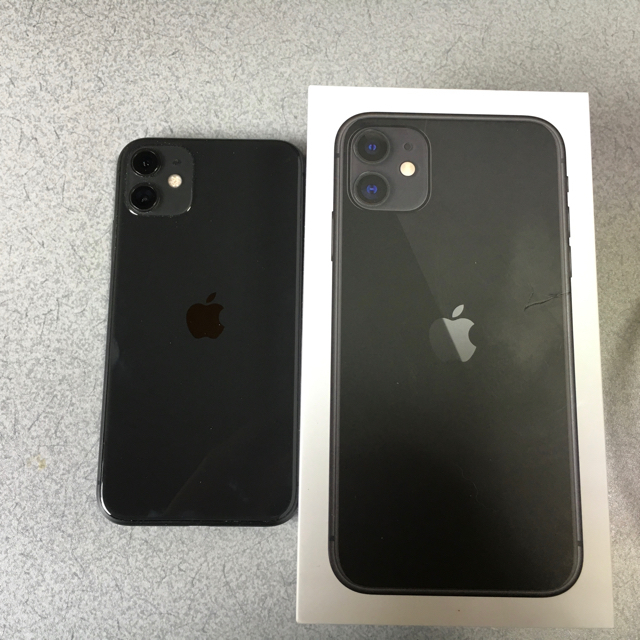 ファッションなデザイン Apple ブラック　即日発送 本体simフリー　128GB 11 iPhone - スマートフォン本体