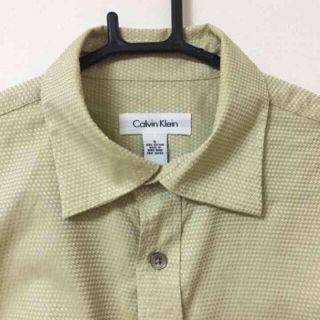 カルバンクライン(Calvin Klein)のカルバンクラインシャツと赤のベスト2点セット(シャツ)