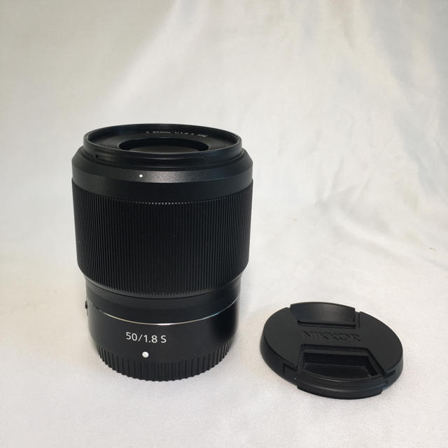 Nikon(ニコン)のnikon z 50mm 1.8 フード スマホ/家電/カメラのカメラ(レンズ(単焦点))の商品写真