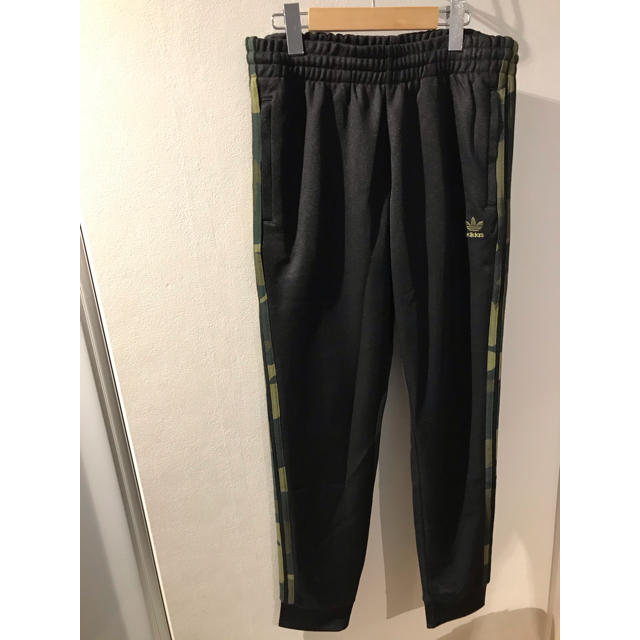 adidas(アディダス)の新品！adidas カモフラージュトラックパンツ CAMO TRACKPANTS メンズのパンツ(その他)の商品写真