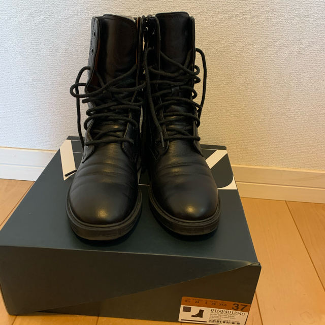 ZARA - フラットレザーショートブーツの通販 by み|ザラならラクマ ZARA - フラットレザーショートブーツの通販 by み|ザラならラクマ