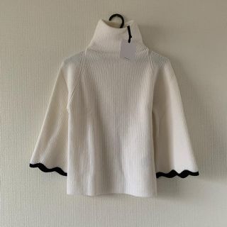 レッドヴァレンティノ(RED VALENTINO)の:::サザエ様::::::red valentino ホワイト　クリーム　ニット(ニット/セーター)