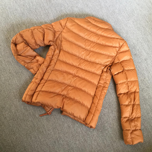UNIQLO(ユニクロ)のユニクロ　ダウン　オレンジ レディースのジャケット/アウター(ダウンジャケット)の商品写真