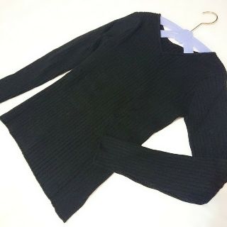 ザラ(ZARA)の【新品未使用】TONALシンプルVネックニットM黒☆送料込！(ニット/セーター)