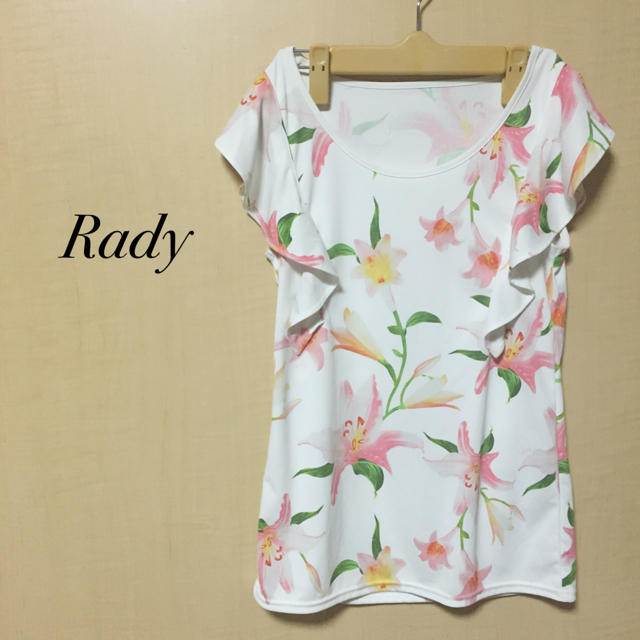 Rady(レディー)のRady リリィ柄フリルトップス 未使用 レディースのトップス(シャツ/ブラウス(半袖/袖なし))の商品写真