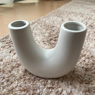 スリーコインズ(3COINS)の陶器フラワーベース(花瓶)