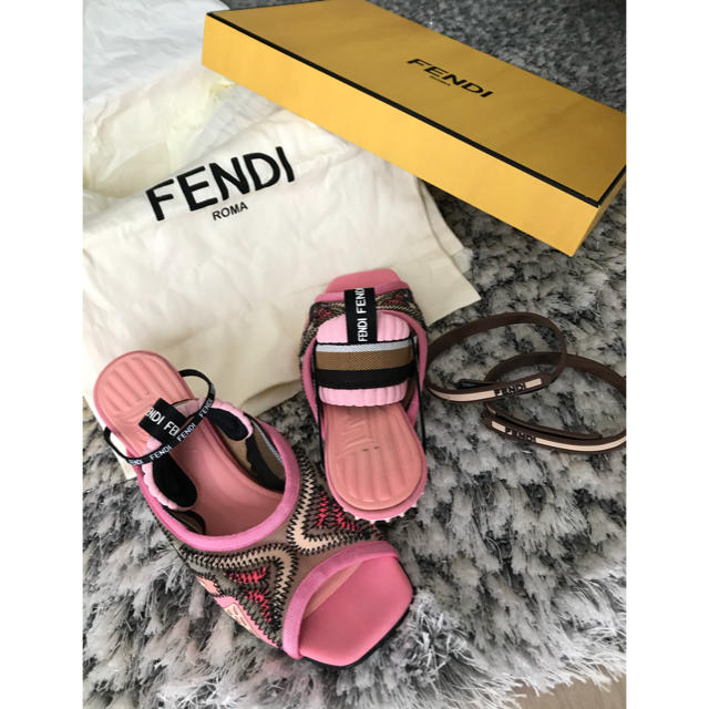 FENDI(フェンディ)のFENDI FFreedom サンダル 34 2/1  イタリア製 レディースの靴/シューズ(サンダル)の商品写真