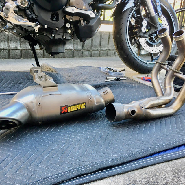 xsr900 mt09 アクラポビッチ　フルエキマフラー