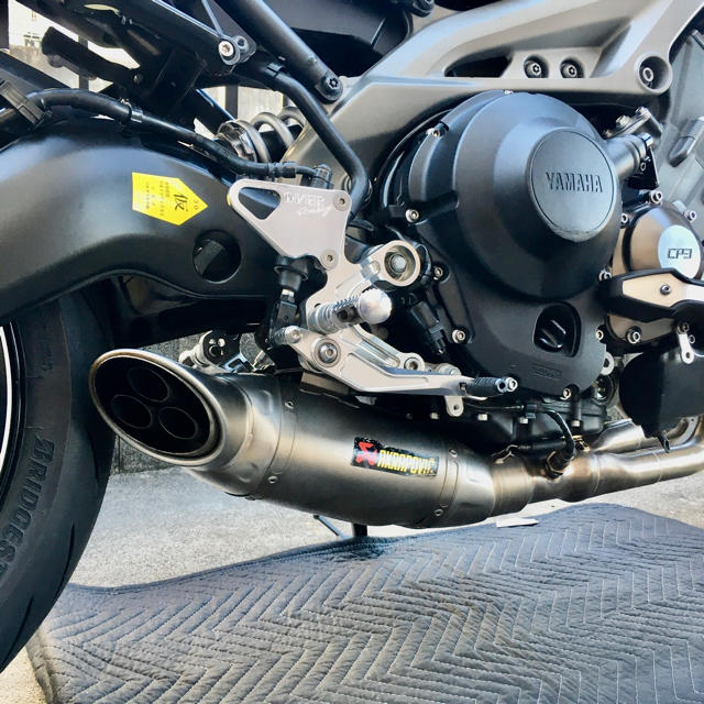 AKRAPOVIC　アクラポビッチ　MT-09　XSR900