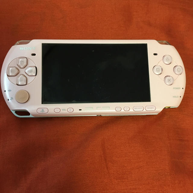 PlayStation Portable(プレイステーションポータブル)の動作品 PSP 本体 3000型 PSP-3000 ピンク エンタメ/ホビーのゲームソフト/ゲーム機本体(携帯用ゲーム機本体)の商品写真