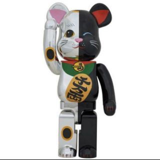 メディコムトイ(MEDICOM TOY)のBE@RBRICK 招き猫 銀×黒 1000％ ベアブリック(キャラクターグッズ)