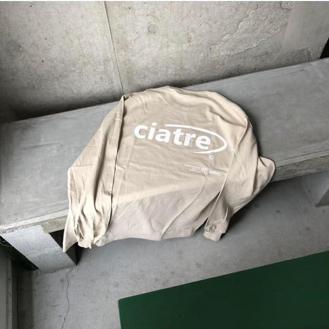 carhartt(カーハート)のciatre ロンT ベージュL メンズのトップス(Tシャツ/カットソー(七分/長袖))の商品写真