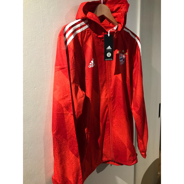 新品！adidas FCバイエルン ミュンヘン　ウインドブレーカー