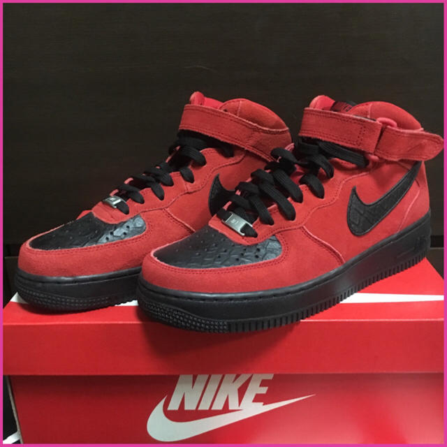 NIKE(ナイキ)のNIKE Airforce1 red レディースの靴/シューズ(スニーカー)の商品写真