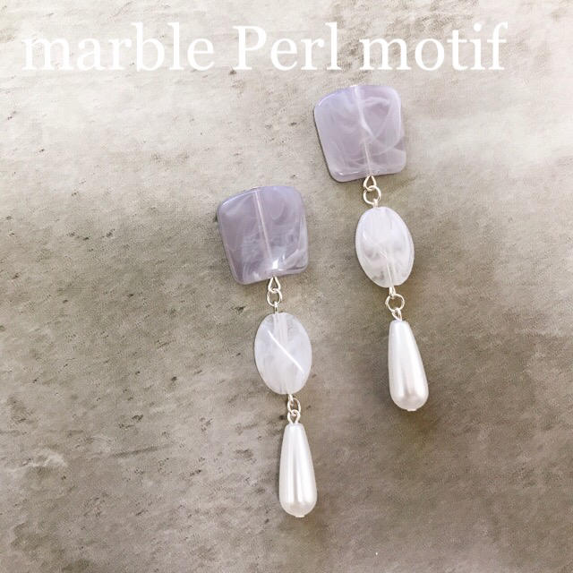 【再販】marble Pearl motif pierce (gray) ハンドメイドのアクセサリー(ピアス)の商品写真