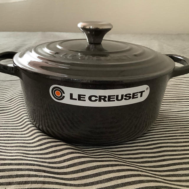 LE CREUSET(ルクルーゼ)の【専用】ルクルーゼ ココットロンド 20センチ ミッドナイトグレイ インテリア/住まい/日用品のキッチン/食器(鍋/フライパン)の商品写真