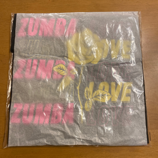 Zumba(ズンバ)の最新作　ZUMBA ズンバ　Tシャツ　✴︎新品、未使用✴︎ スポーツ/アウトドアのトレーニング/エクササイズ(トレーニング用品)の商品写真