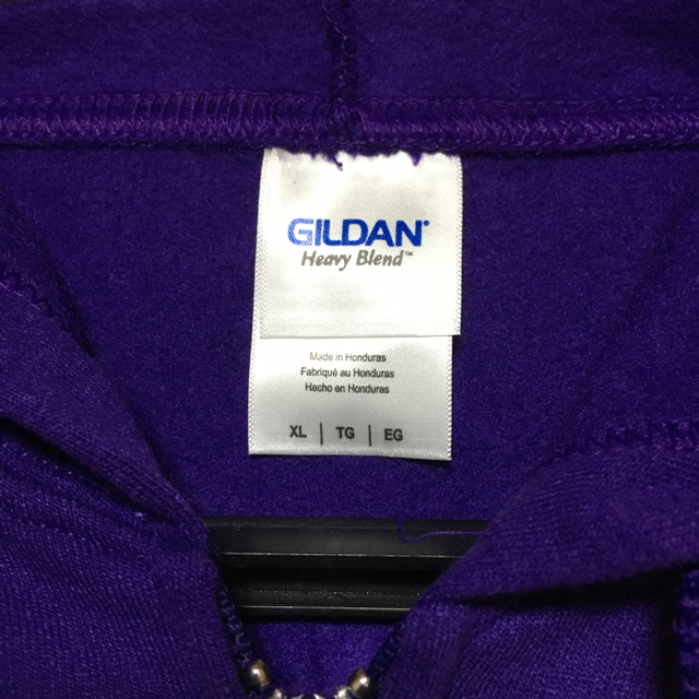 GILDAN(ギルタン)のぽったろん様専用！新品 GILDAN ジップ紫＆カブリセーフティピンク XL メンズのトップス(パーカー)の商品写真