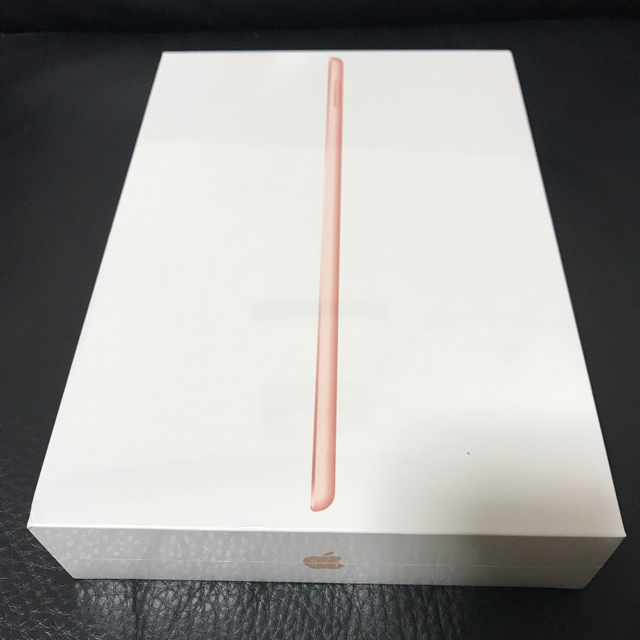 Apple(アップル)の新品未開封 iPad 第8世代 Wi-Fiモデル 32GB ゴールド  スマホ/家電/カメラのPC/タブレット(タブレット)の商品写真