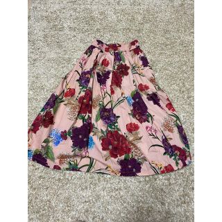 ザラ(ZARA)の♡ZARA.花柄ラインスカート.xsサイズ.ミモレ丈.紗栄子♡(ひざ丈スカート)