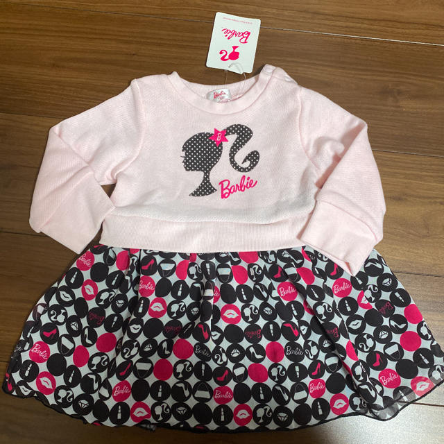 Barbie(バービー)の新品　バービー  ボリュームスカートワンピース　90cm キッズ/ベビー/マタニティのキッズ服女の子用(90cm~)(ワンピース)の商品写真