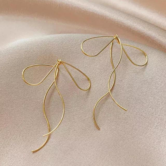 gold ribbon Pierce ハンドメイドのアクセサリー(ピアス)の商品写真