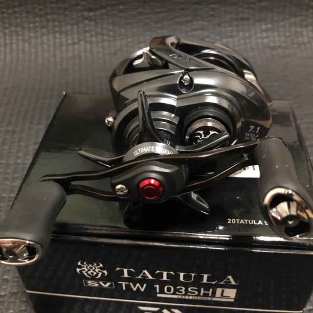 DAIWA(ダイワ)のダイワ20 タトゥーラ(TATULA) SV TW 103SHL(左) スポーツ/アウトドアのフィッシング(リール)の商品写真