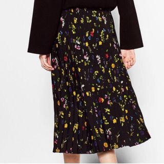 ザラ(ZARA)の美品★ZARA フラワープリーツスカート S(ひざ丈スカート)