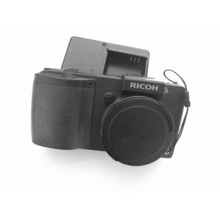 RICOH - デジカメ RICOH GX200 充電器 16G SDカード付の通販 by かえで