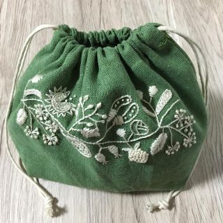 刺繍　巾着袋　お弁当入れにも☆樋口愉美子参考(ポーチ)