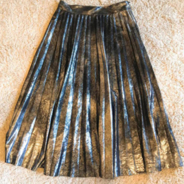 ZARA(ザラ)のZARA メタリックシルバー スカート レディースのスカート(ひざ丈スカート)の商品写真