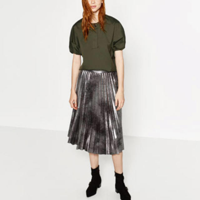 ZARA(ザラ)のZARA メタリックシルバー スカート レディースのスカート(ひざ丈スカート)の商品写真