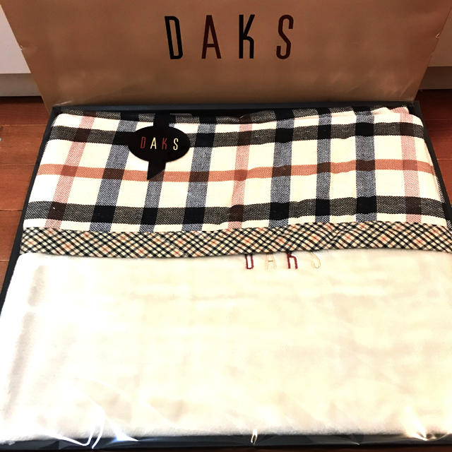 DAKS(ダックス)の【新品】DAKS  シール織　ガーゼリバーシブル綿毛布 インテリア/住まい/日用品の寝具(毛布)の商品写真