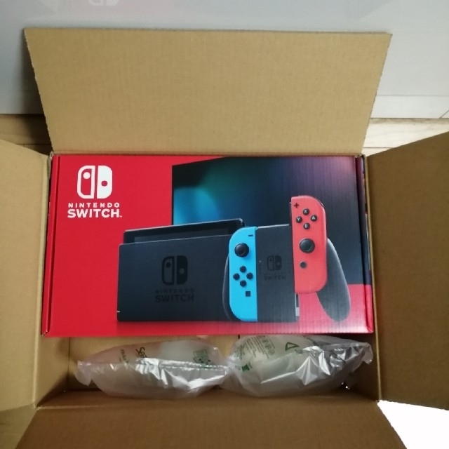 新型　Nintendoswitch　ネオンカラー