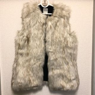 ザラ(ZARA)のザラ フェイクファーベスト(毛皮/ファーコート)